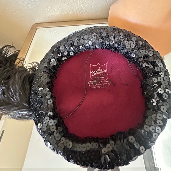 FABULOUS 1950s\' BLACK SEQUIN & BEADS COCKTAIL HAT + LONG BLACK OSTRICH FEATHER main image 7
